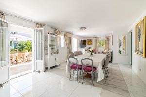 LA VILLA DES FLEURS en duplex avec jardin et piscine