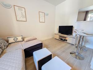 2 Pièces accès par code proche Metro