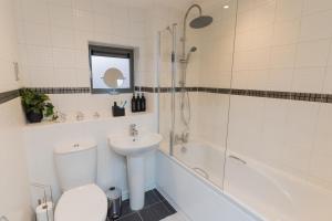 PARKING & GAMES City Centre Sleeps 6