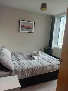 Spacious 2 Bedroom Apartment With Balcony & Parking