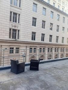 Spacious 2 Bedroom Apartment With Balcony & Parking