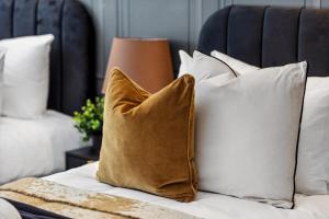 2 Bed Next River Thames fast Access Central London