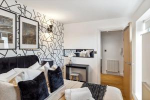 2 Bed Next River Thames fast Access Central London