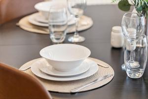 2 Bed Next River Thames fast Access Central London