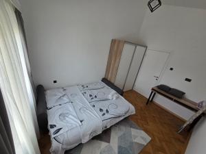 Dvosoban stan na dan Bar