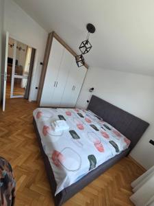 Dvosoban stan na dan Bar