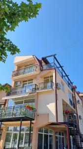 Sara Apartments