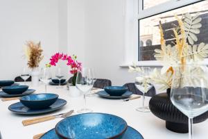 Open Mind Property - Hot Tub, 4 Bedrooms & Free Parking