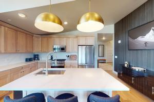 Mayflower Lakeside 304