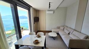 Azurno Pristaniste 1