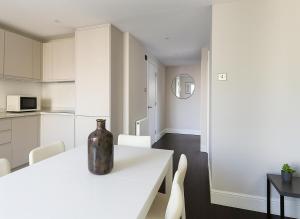 2 Bed Balcony Flat in Fulham