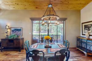 3BR Home Close to Golf, Hiking and Lakes - Dogs OK