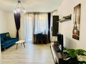 Joy City Stay Victor Babes 14