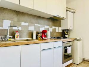 Joy City Stay Victor Babes 14