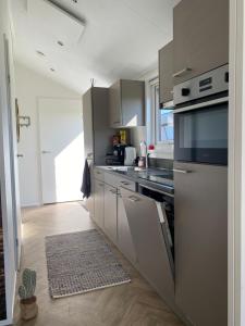 Elegantes Chalet am Wasser mit Steg Klimaanlage Ferienhaus am See Niederlande