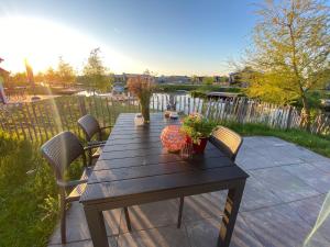 Elegantes Chalet am Wasser mit Steg Klimaanlage Ferienhaus am See Niederlande