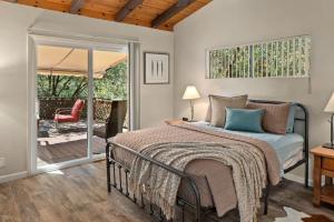 Desert Design with Hot tub and Creek Access for Family