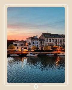 Appartements AGDE : Vue exceptionnelle sur le Fleuve et grand appartement de 2 chambres au coeur du centre historique d-Agde. : photos des chambres