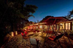 Oak Lodge 5BD Vintage Home