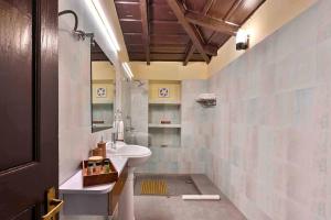 Oak Lodge 5BD Vintage Home