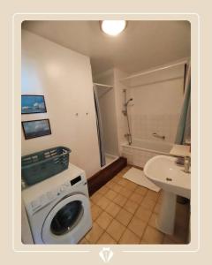 Appartements AGDE : Vue exceptionnelle sur le Fleuve et grand appartement de 2 chambres au coeur du centre historique d-Agde. : photos des chambres