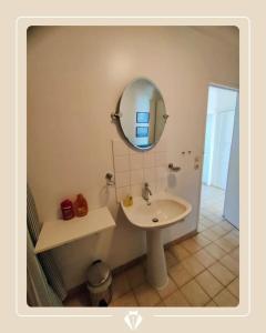 Appartements AGDE : Vue exceptionnelle sur le Fleuve et grand appartement de 2 chambres au coeur du centre historique d-Agde. : photos des chambres