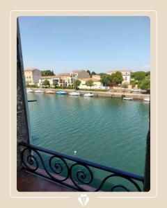 Appartements AGDE : Vue exceptionnelle sur le Fleuve et grand appartement de 2 chambres au coeur du centre historique d-Agde. : photos des chambres