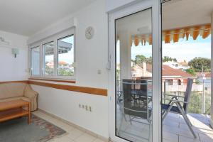 Gumbek11, Two Story, Two-Bedroom Apartment by the Sea