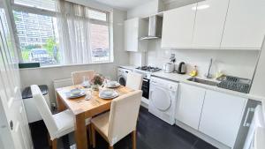 Modern 3-Bed, 3-Bath Maida Vale Flat with Private Garden near Little Venice, St Johns Wood, Regents Park, Paddington