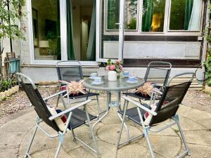 Modern 3-Bed, 3-Bath Maida Vale Flat with Private Garden near Little Venice, St Johns Wood, Regents Park, Paddington by NourNest Apartments