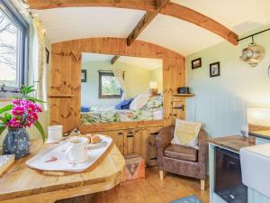 1 bed property in Beesands 86462