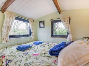 1 bed property in Beesands 86462