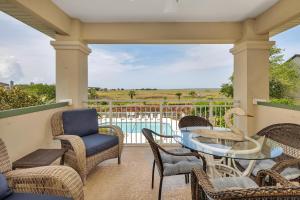 Four-Bedroom Apartment room in Windward Point 210