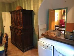 Maisons de vacances Charmante maison a Laure-Minervois avec piscine et jardin : photos des chambres
