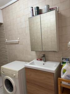 CARLOTA ALESSANDRI número 043