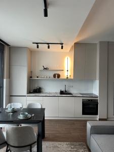 Azurno Pristaniste 2