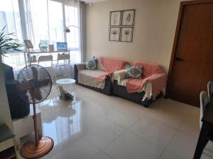 Cozy 1BR Corner with Panoramic City Skyline View