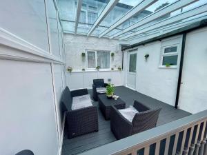 Dagenham 3-Beds Sleeps 5 12 min walk to Metro