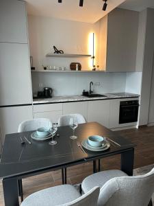 Azurno Pristaniste 2