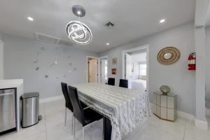 3 Mi to Beach Home with Outdoor Space in Hollywood