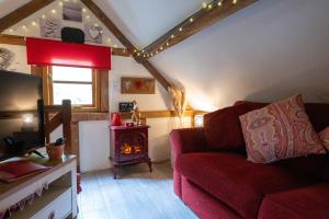 Soldiers Cottage, with HOT TUB, dog friendly, great views