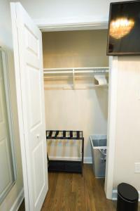 Modern Luxe Retreat -Heart of Chesterfield