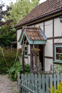 Soldiers Cottage, with HOT TUB, dog friendly, great views