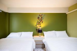 113 Yellow House Hostel