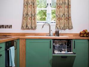 1 Bed in Kirkby Green 94133