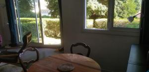 Appartements Charmant studio meuble avec jardinet - 25 m2 - Orsay - Le Guichet : photos des chambres