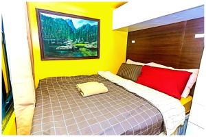 2 Bedroom Green Yellow luxury 5549 Makati 300Mb swim
