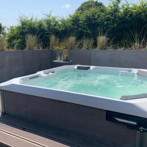 Luxurious Holiday Home with Sauna & Outdoor Hot Tub