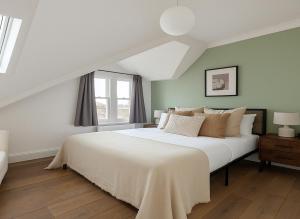 3 Bed Balcony Flat in Nine Elms