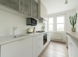 3 Bed Balcony Flat in Nine Elms